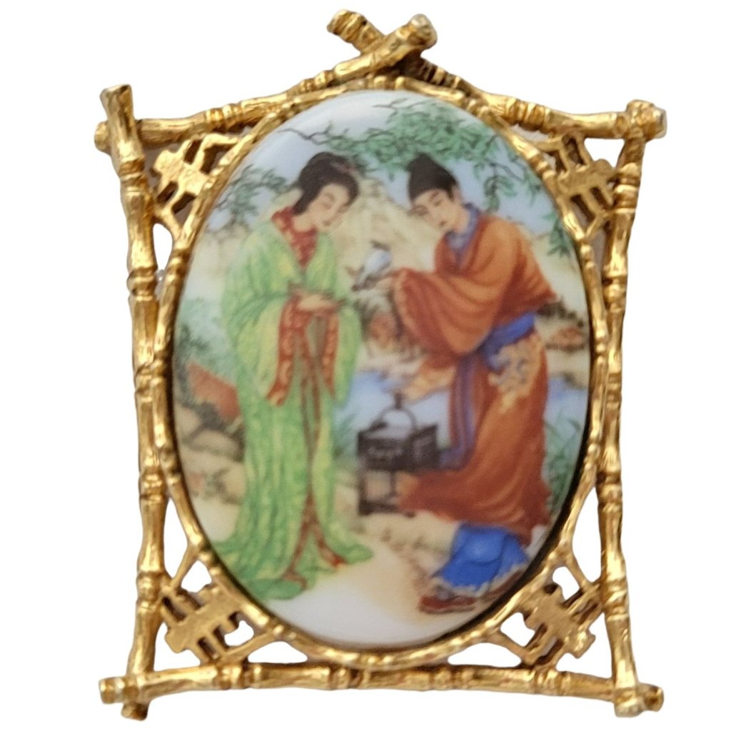 Art Arthur Pepper Vintage Gold-Tone Bamboo Frame Asian Oval Glass Painted Brooch 88$